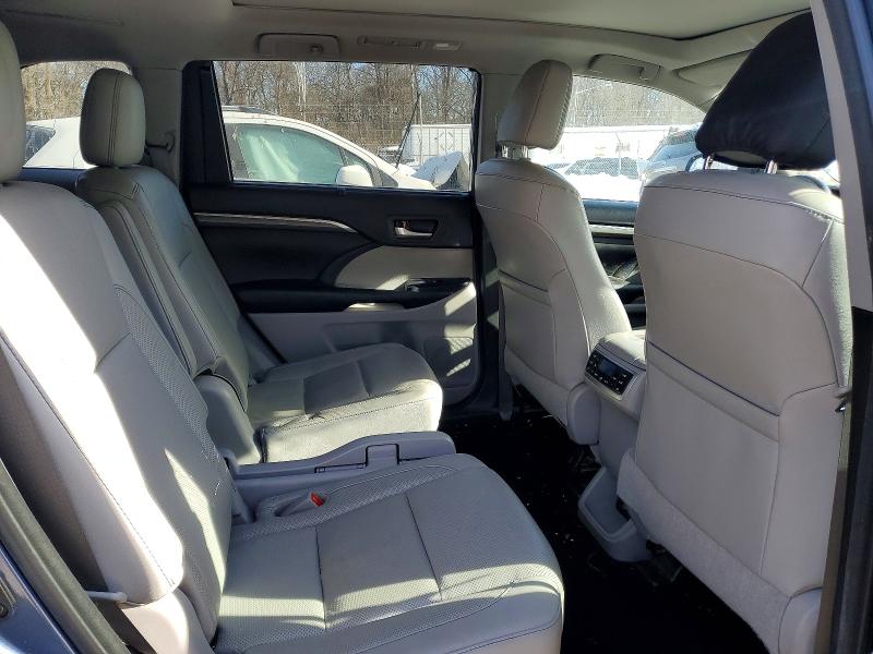 Photo 10 from auction – 2018 TOYOTA HIGHLANDER with VIN 5TDDGRFHXJS037926