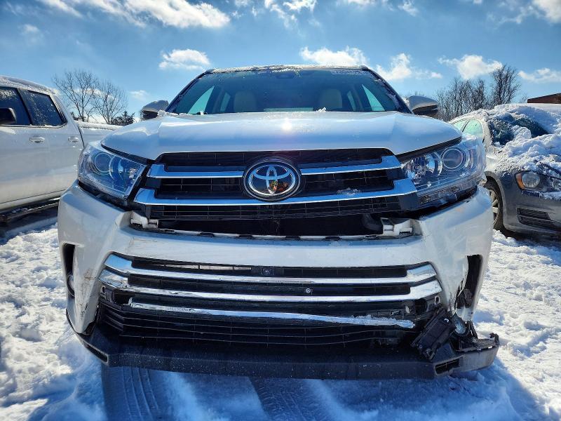 Photo 5 from auction – 2017 TOYOTA HIGHLANDER with VIN 5TDDZRFH4HS385368