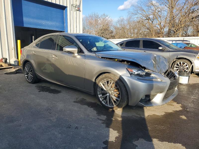 Снимка 4 от търг – 2015 LEXUS IS с VIN JTHBF1D28F5074446