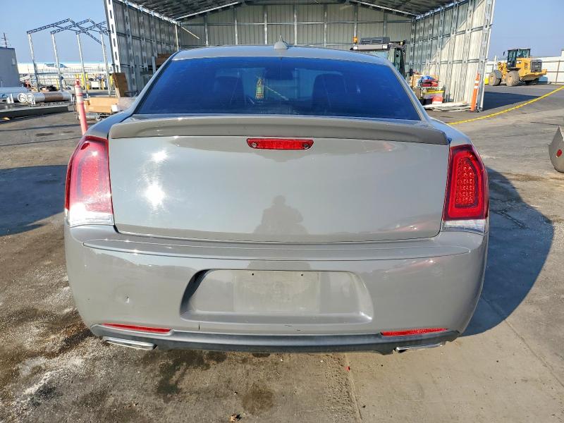 Photo 6 from auction – 2017 CHRYSLER 300 S with VIN 2C3CCABG4HH544923