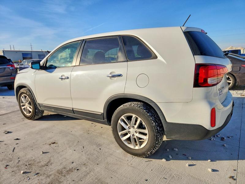Photo 2 from auction – 2015 KIA SORENTO with VIN 5XYKT3A60FG630933