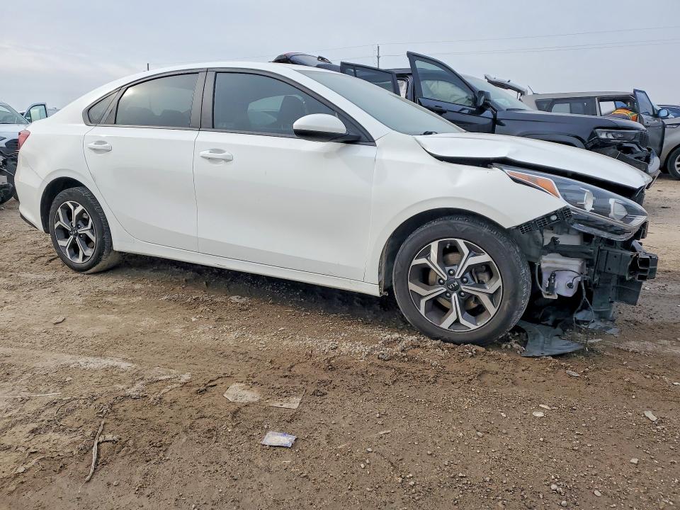 Photo 4 from auction – 2021 KIA FORTE with VIN 3KPF24AD6ME347116