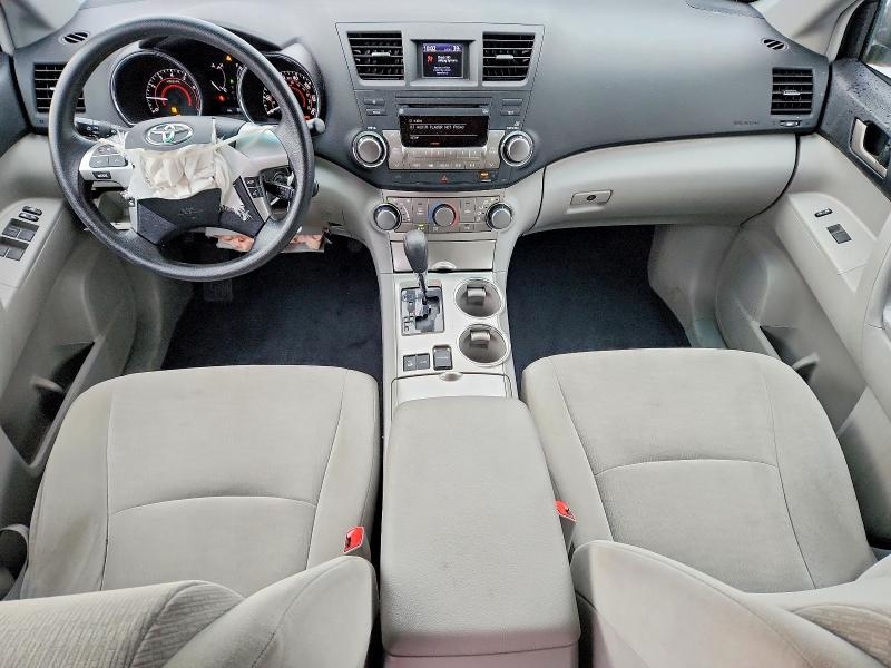 Photo 8 from auction – 2012 TOYOTA HIGHLANDER with VIN 5TDBK3EH9CS093279