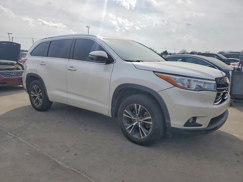 Photo 4 from auction – 2016 TOYOTA HIGHLANDER with VIN 5TDKKRFH5GS174030