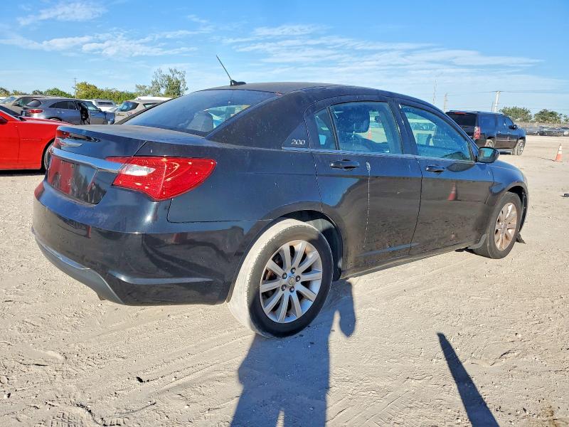Photo 3 from auction – 2014 CHRYSLER 200 TOURIN with VIN 1C3CCBBB1EN112027