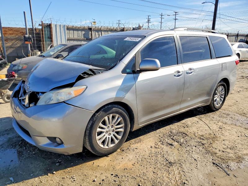 TOYOTA SIENNA XLE 2015 with VIN 5TDYK3DC7FS587161 - Photo from auction