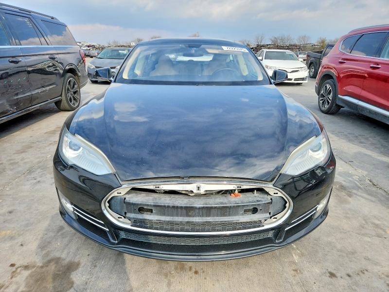 Photo 5 from auction – 2013 TESLA MODEL S with VIN 5YJSA1CN3DFP07720