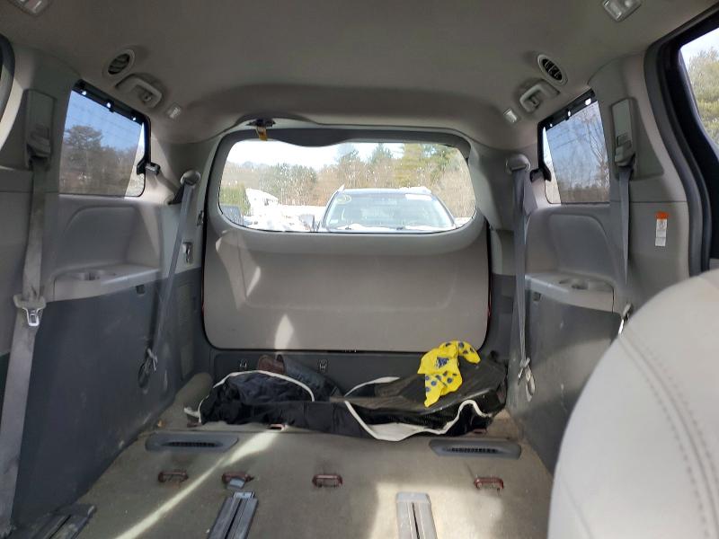 Photo 10 from auction – 2018 TOYOTA SIENNA XLE with VIN 5TDDZ3DC7JS194487