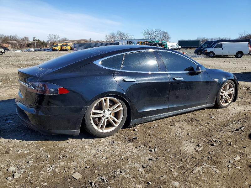 Photo 3 from auction – 2013 TESLA MODEL S with VIN 5YJSA1CG6DFP08040