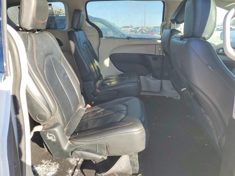 Photo 11 from auction – 2017 CHRYSLER PACIFICA with VIN 2C4RC1BGXHR587386