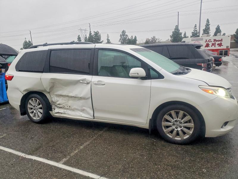 Photo 4 from auction – 2015 TOYOTA SIENNA XLE with VIN 5TDYK3DC7FS633362