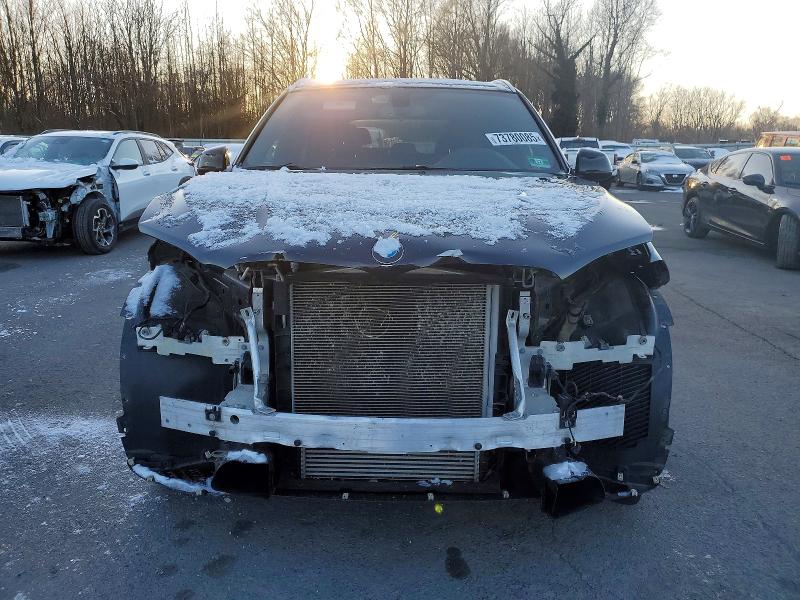 Photo 5 from auction – 2017 BMW X5 XDRIVE3 with VIN 5UXKR0C35H0V76570