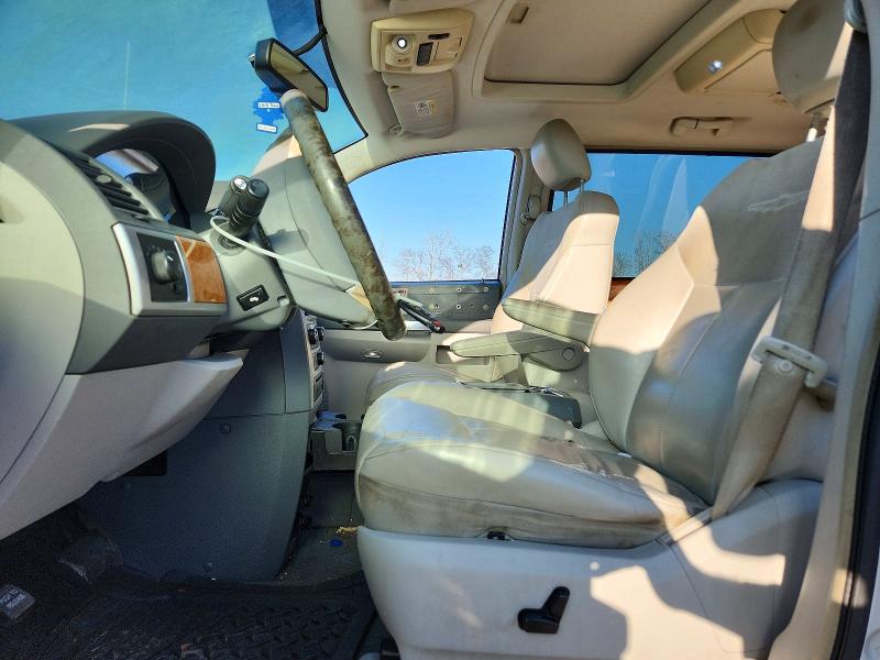 Photo 7 from auction – 2008 CHRYSLER TOWN & COU with VIN 2A8HR64X08R680804