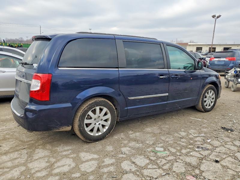 Photo 3 from auction – 2015 CHRYSLER TOWN & COU with VIN 2C4RC1BG9FR676024