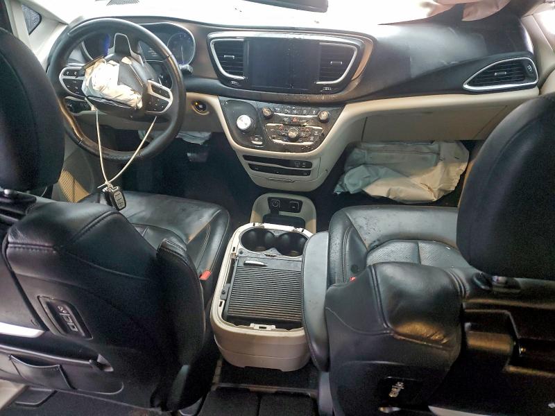 Photo 8 from auction – 2017 CHRYSLER PACIFICA with VIN 2C4RC1EG3HR822061