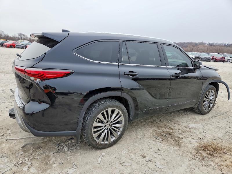 Photo 3 from auction – 2021 TOYOTA HIGHLANDER with VIN 5TDFZRBH6MS120640