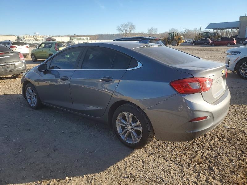 Photo 2 from auction – 2019 CHEVROLET CRUZE with VIN 1G1BE5SM2K7106864