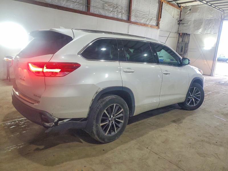 Photo 3 from auction – 2018 TOYOTA HIGHLANDER with VIN 5TDJZRFH0JS862970