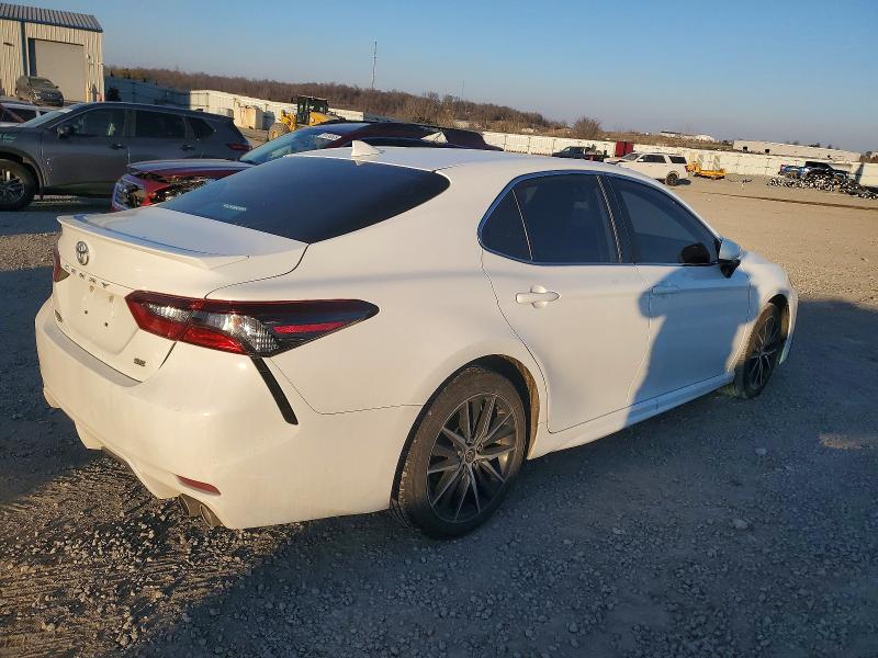 Photo 3 from auction – 2021 TOYOTA CAMRY SE with VIN 4T1G11AK2MU454777