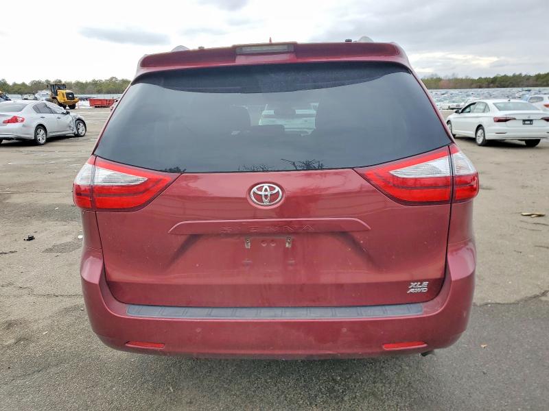 Photo 6 from auction – 2018 TOYOTA SIENNA XLE with VIN 5TDDZ3DC3JS198987