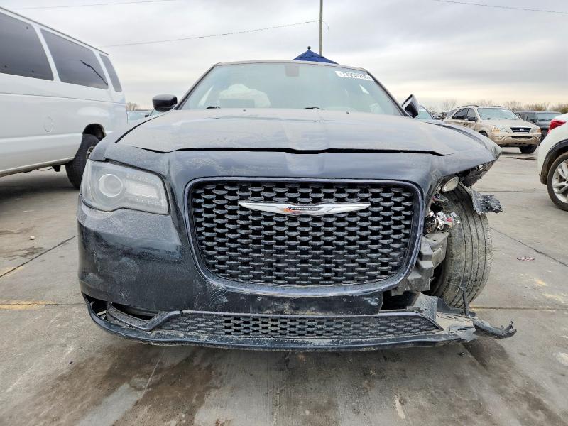 Photo 5 from auction – 2017 CHRYSLER 300 S with VIN 2C3CCAGG0HH516819