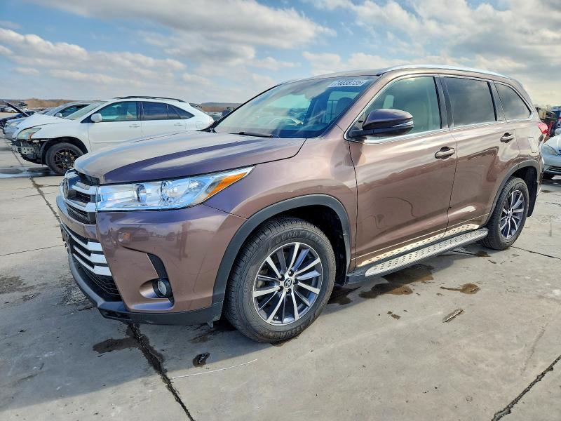 TOYOTA HIGHLANDER 2017 with VIN 5TDKZRFH4HS193939 - Photo from auction