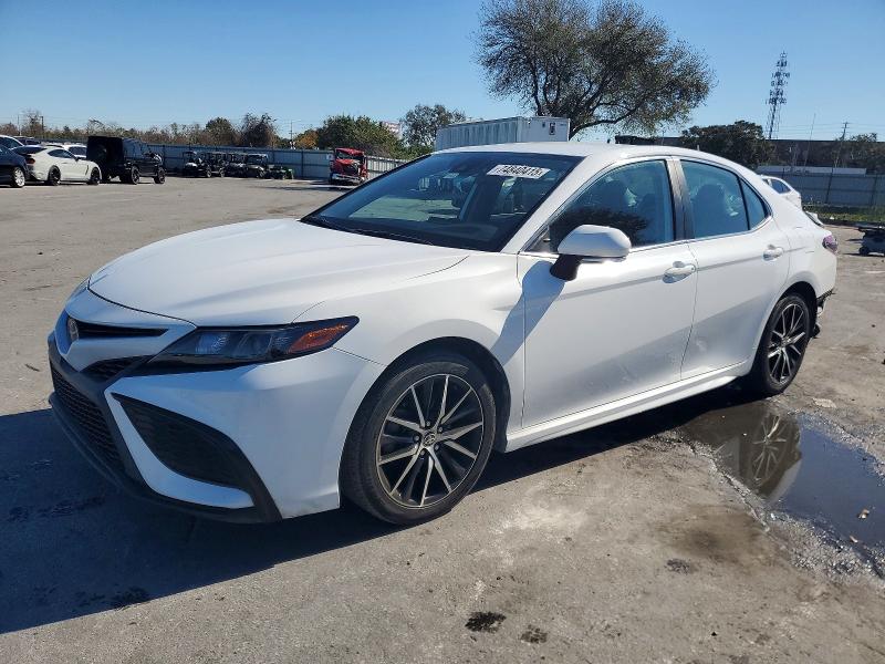 TOYOTA CAMRY 2022 with VIN 4T1G11AK1NU686238 - Photo from auction