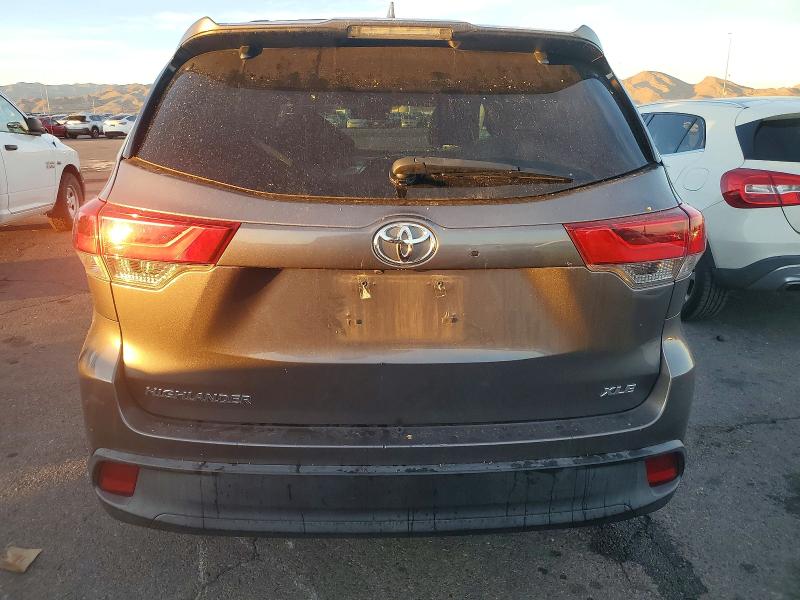 صورة رقم 6 من المزاد - 2018 TOYOTA HIGHLANDER مع VIN 5TDKZRFH3JS282617