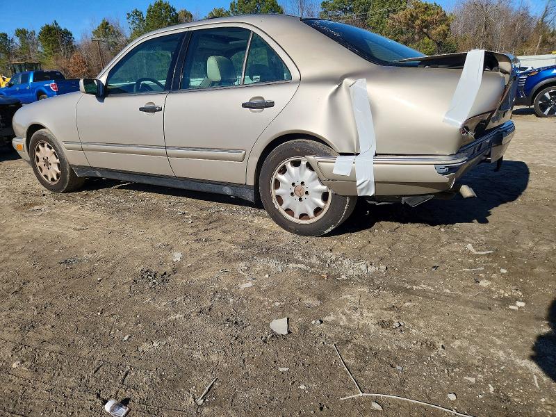 Photo 2 from auction – 1998 MERCEDES-BENZ E 300TD with VIN WDBJF25F5WA697128