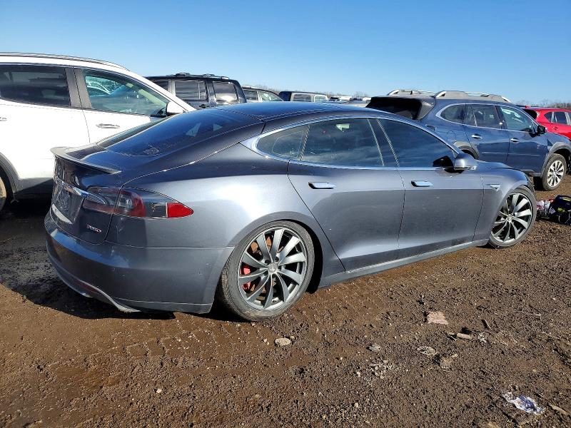 Photo 3 from auction – 2015 TESLA MODEL S 85 with VIN 5YJSA1H21FFP69876