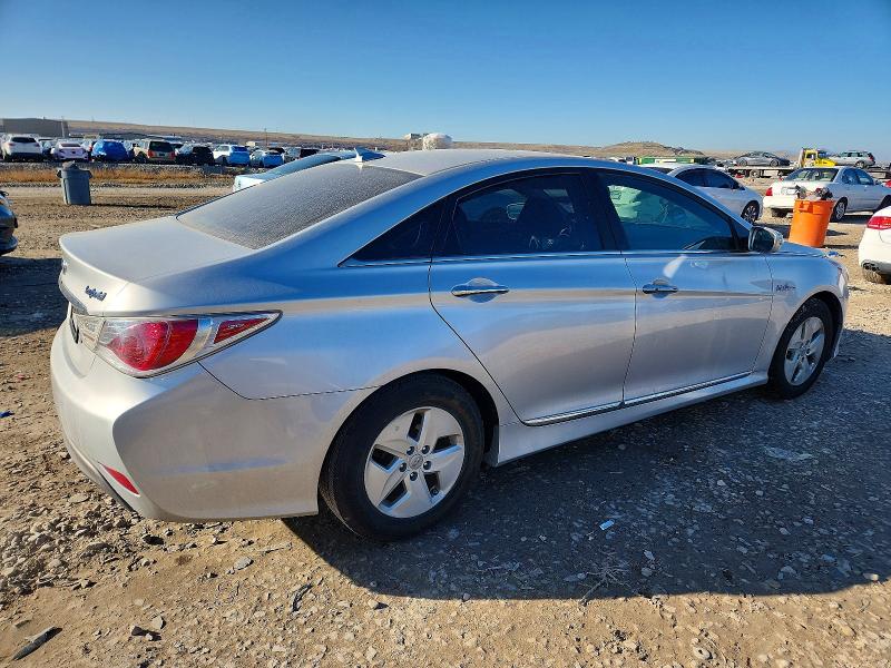 Photo 3 from auction – 2012 HYUNDAI SONATA HYB with VIN KMHEC4A49CA026208