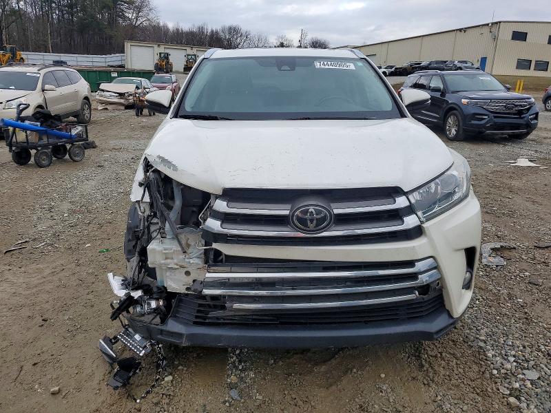 Photo 5 from auction – 2018 TOYOTA HIGHLANDER with VIN 5TDYZRFH6JS259021