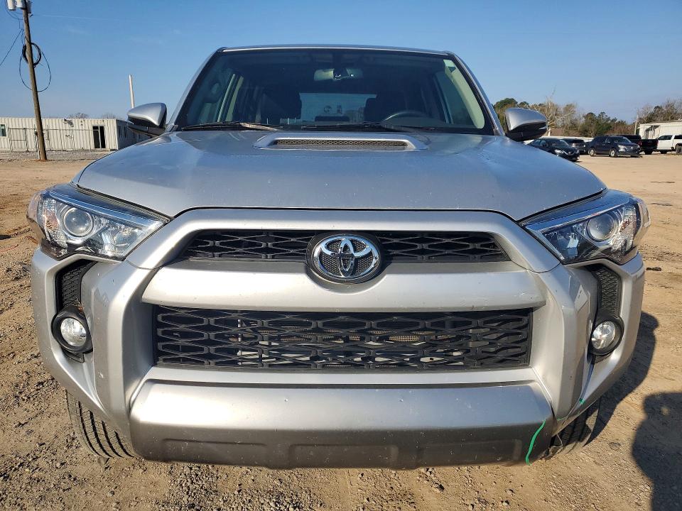 Photo 5 from auction – 2019 TOYOTA 4RUNNER SR with VIN JTEBU5JR5K5693835