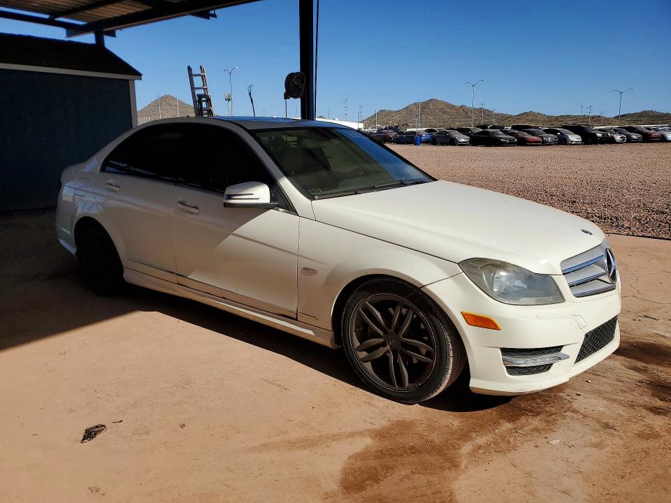 Photo 4 from auction – 2012 MERCEDES-BENZ C 250 with VIN WDDGF4HB2CR205299