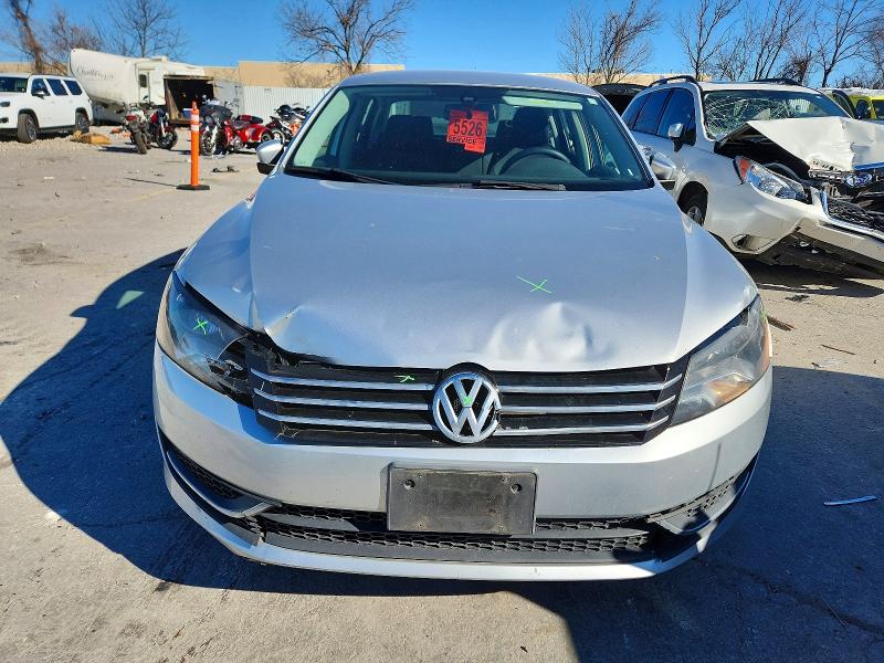 Photo 5 from auction – 2014 VOLKSWAGEN PASSAT S with VIN 1VWAT7A3XEC038741