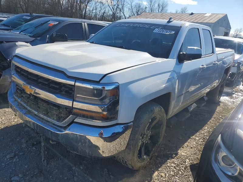 CHEVROLET SILVERADO 2015 with VIN 3GCUKREH3FG246396 - Photo from auction