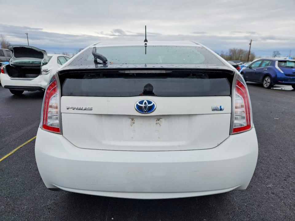 Photo 6 from auction – 2013 TOYOTA PRIUS with VIN JTDKN3DU1D5581610