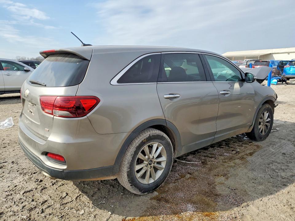 Photo 3 from auction – 2019 KIA SORENTO L with VIN 5XYPGDA3XKG451220