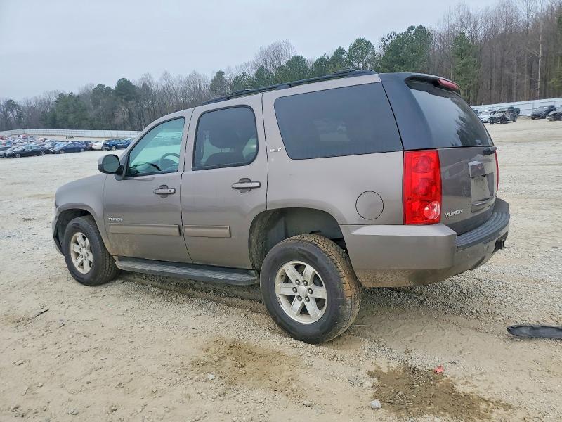 Zdjęcie 2 z aukcji – 2014 GMC YUKON SLT z VIN 1GKS2CE03ER194236