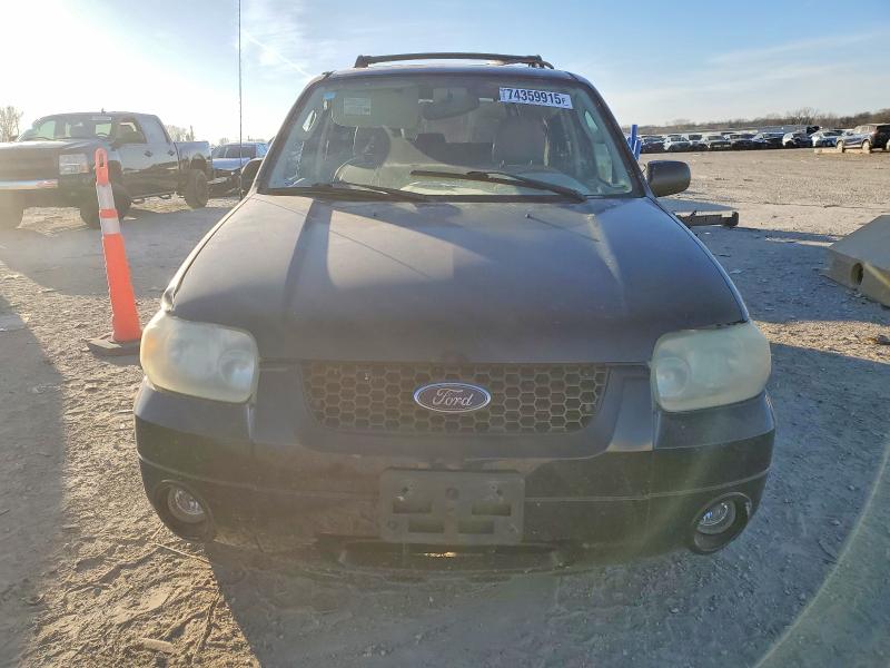 Photo 5 from auction – 2005 FORD ESCAPE with VIN 1FMCU94195KA78938