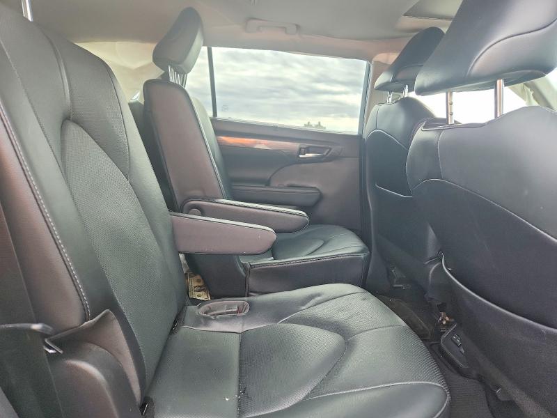 Photo 11 from auction – 2022 TOYOTA HIGHLANDER with VIN 5TDYZRAH7NS116706