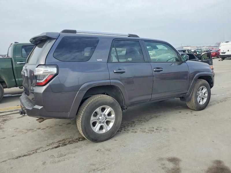 Photo 3 from auction – 2022 TOYOTA 4RUNNER SR with VIN JTEEU5JR2N5261088