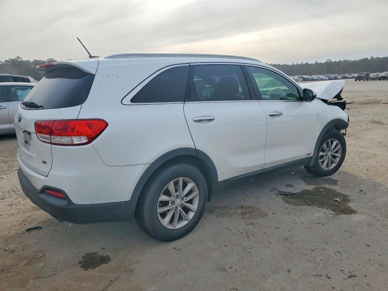 Photo 3 from auction – 2016 KIA SORENTO LX with VIN 5XYPGDA32GG098639