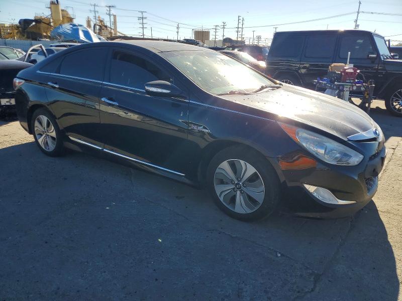 Photo 4 from auction – 2014 HYUNDAI SONATA with VIN KMHEC4A41EA111840