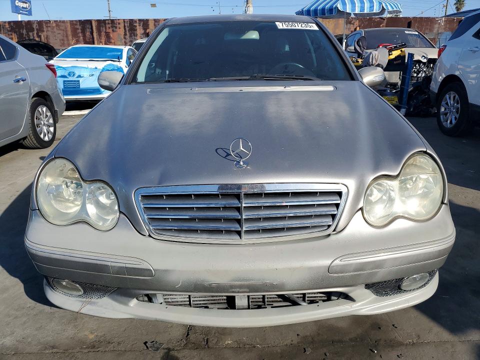 Photo 5 from auction – 2005 MERCEDES-BENZ C with VIN WDBRF40J15F565219