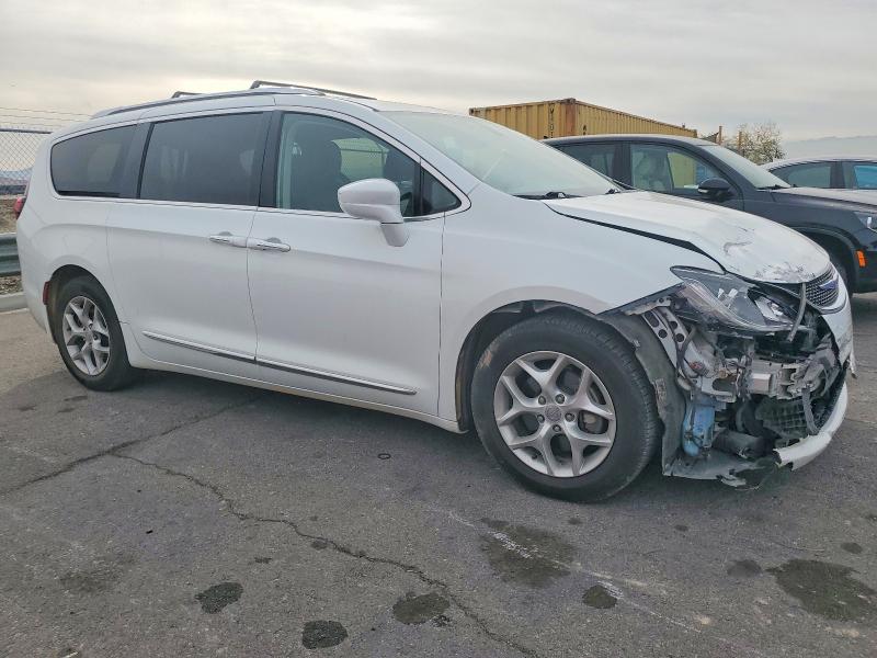 Photo 4 from auction – 2018 CHRYSLER PACIFICA T with VIN 2C4RC1BG3JR169239