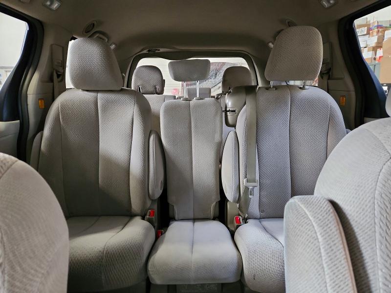 Photo 10 from auction – 2013 TOYOTA SIENNA LE with VIN 5TDKK3DC8DS355316