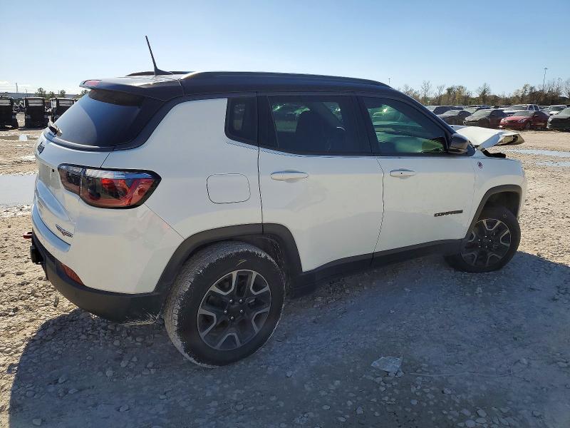 Photo 3 from auction – 2019 JEEP COMPASS with VIN 3C4NJDDB6KT683253
