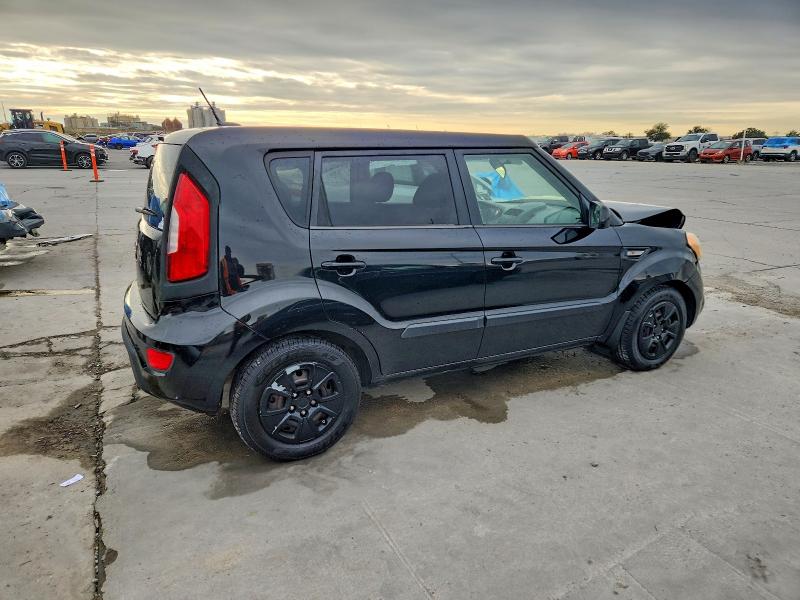 Photo 3 from auction – 2012 KIA SOUL with VIN KNDJT2A53C7744964