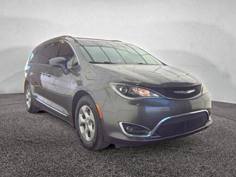 CHRYSLER PACIFICA T 2017 with VIN 2C4RC1BG2HR553247 - Photo from auction